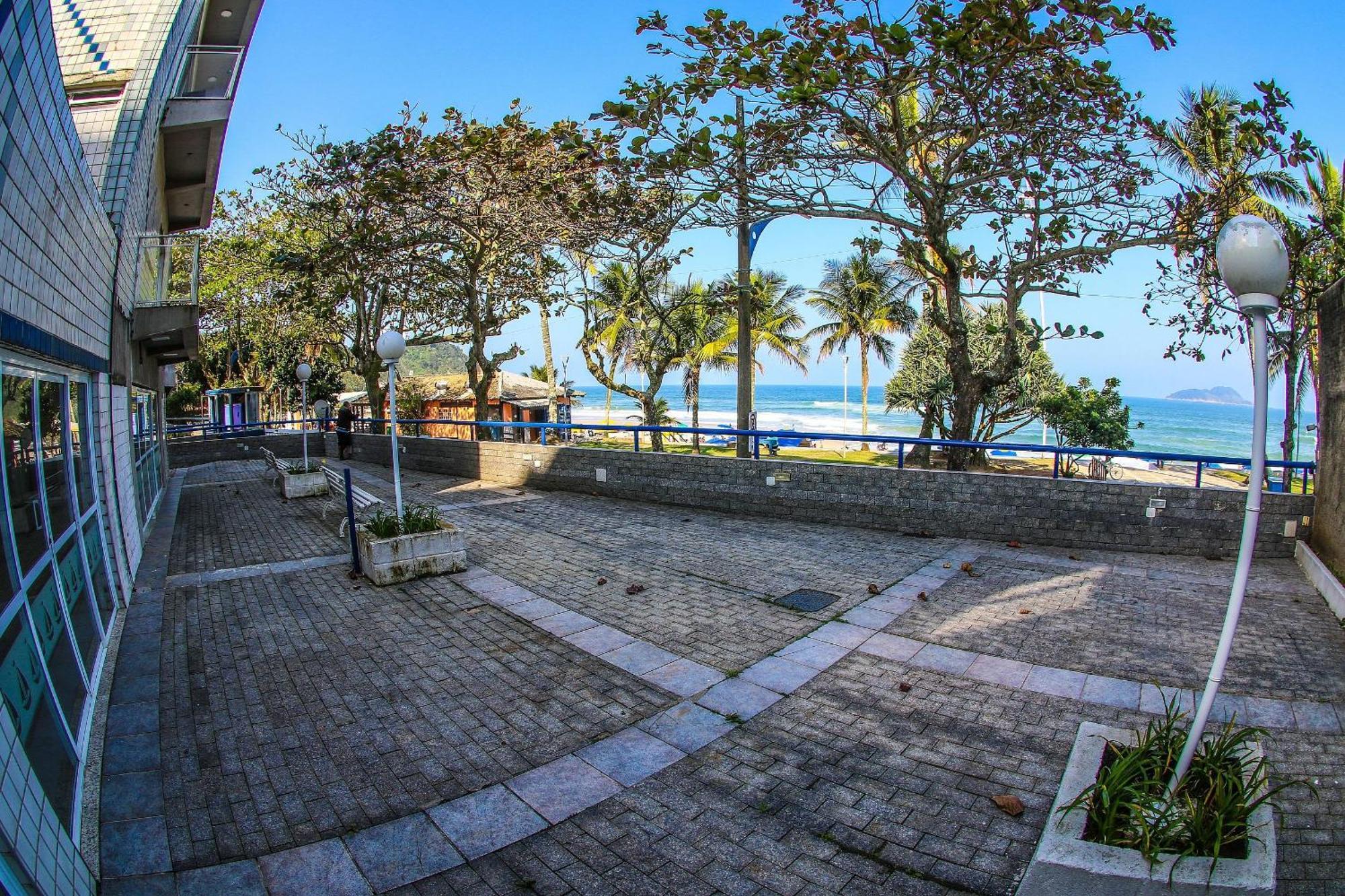 1E - Pé na areia do Guarujá - Praia do Tombo Exterior foto