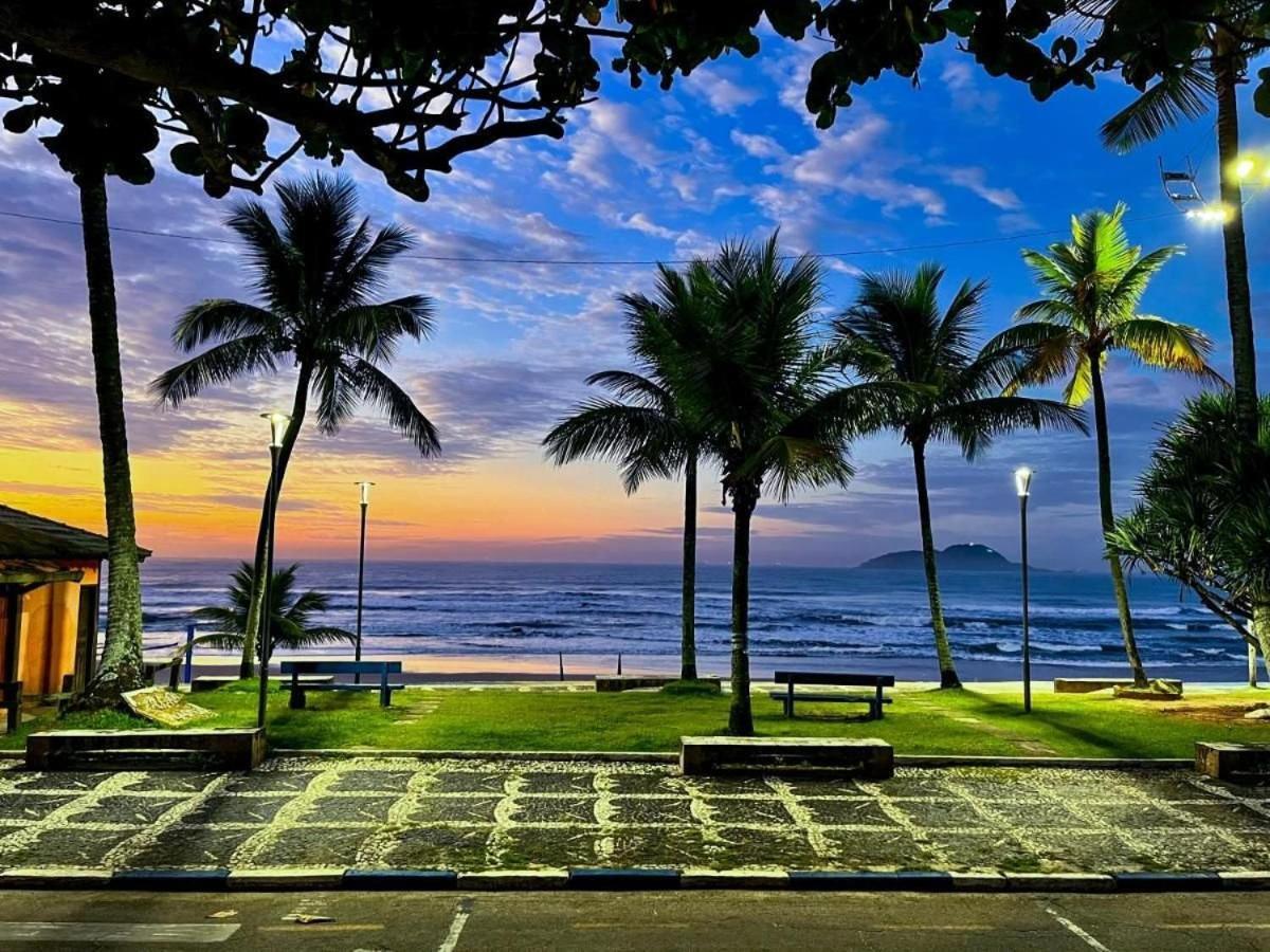 1E - Pé na areia do Guarujá - Praia do Tombo Exterior foto